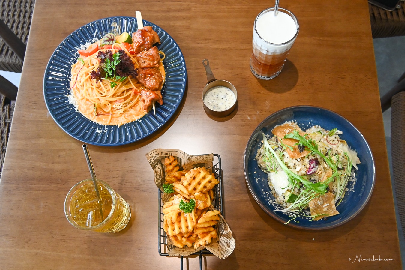 【台中餐廳推薦】迪諾蒙奇 Dinomunch Pasta 氣氛滿分、餐點 CP 值超高開箱！